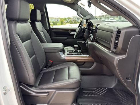 Used 2025 Chevrolet Silverado 1500 LT Trail Boss w/ Convenience Package II AWD/4WD image 48