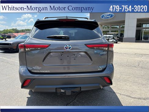 Used 2022 Toyota Highlander XLE AWD/4WD image 6