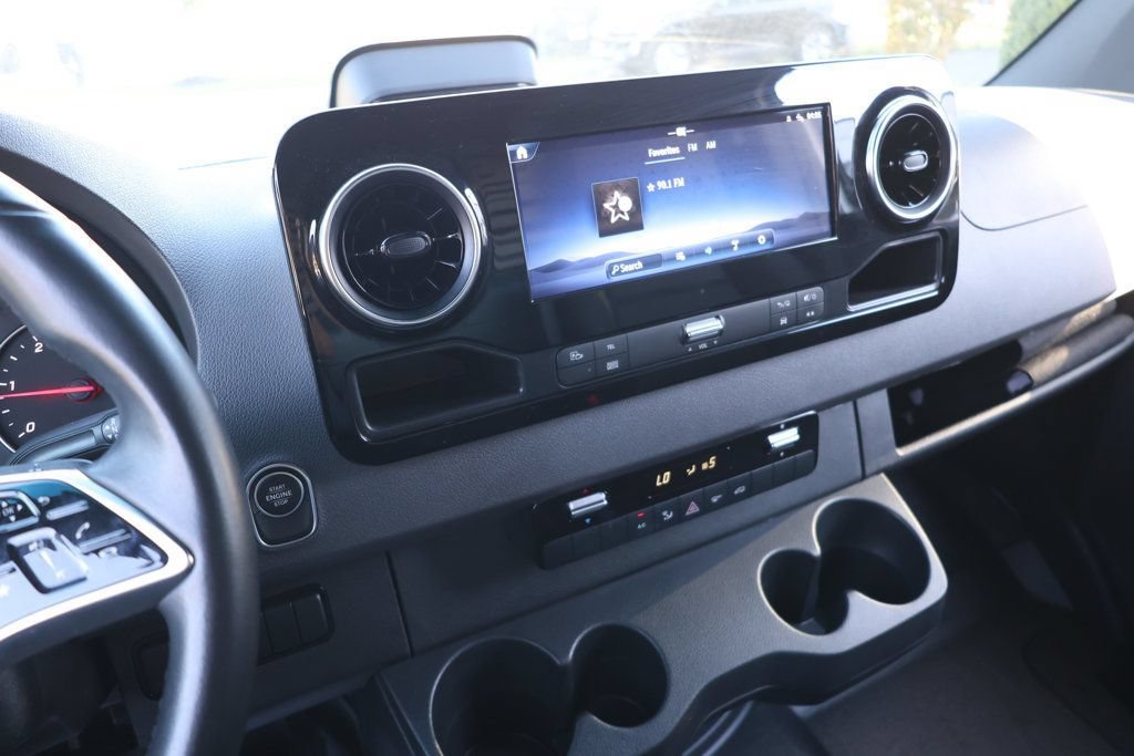 Used 2025 Mercedes-Benz Sprinter 2500 image 16