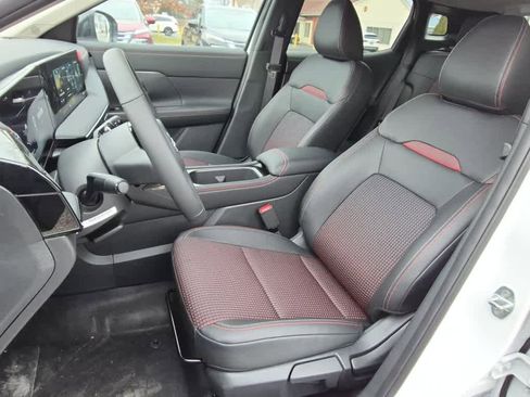 New 2026 Nissan Kicks SR image 10