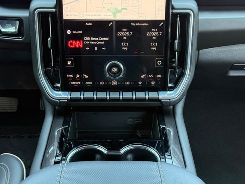 Used 2025 GMC Yukon Elevation AWD/4WD image 17
