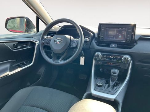 Used 2021 Toyota RAV4 LE image 10