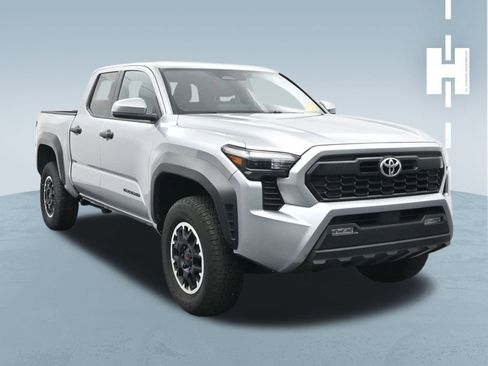 Used 2024 Toyota Tacoma TRD Off-Road image 3