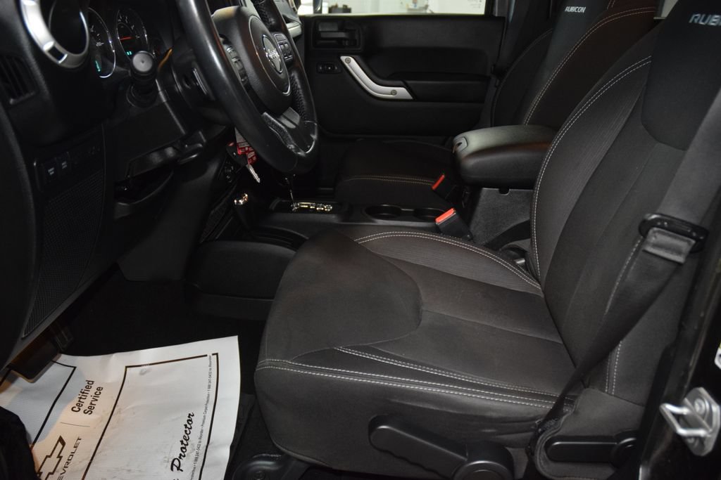 Used 2017 Jeep Wrangler Unlimited Rubicon w/ Connectivity Group AWD/4WD image 37