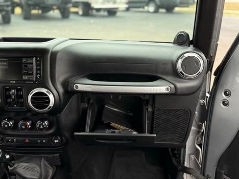 Used 2013 Jeep Wrangler Unlimited Sahara w/ Connectivity Group image 25