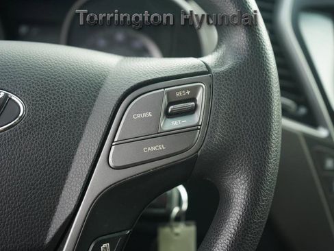 Used 2017 Hyundai Santa Fe SE image 14