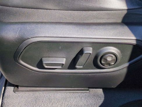 Used 2023 Jeep Grand Cherokee Limited w/ Luxury Tech Group II image 19