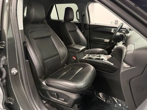 Used 2023 Ford Explorer XLT w/ Equipment Group 202A AWD/4WD image 34