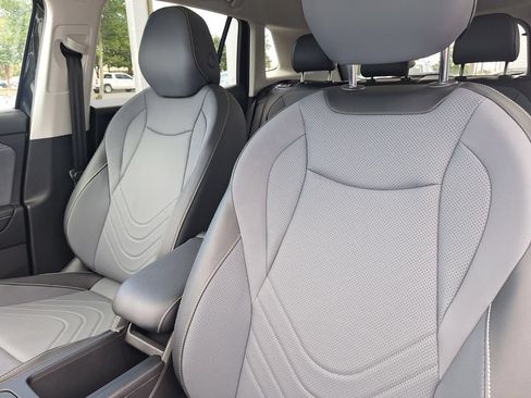 Used 2026 Volkswagen Tiguan SE w/ Panoramic Sunroof Package FWD image 20