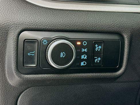 Used 2023 Ford Explorer XLT w/ Equipment Group 202A image 17