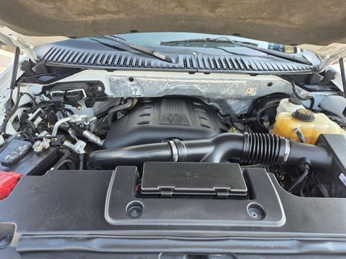 Used 2015 Ford Expedition XLT image 26
