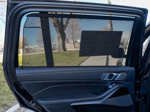 Used 2023 BMW X7 xDrive40i w/ M Sport Package AWD/4WD image 18