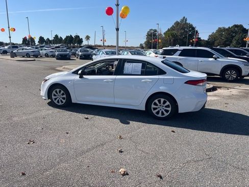 Used 2023 Toyota Corolla LE image 4