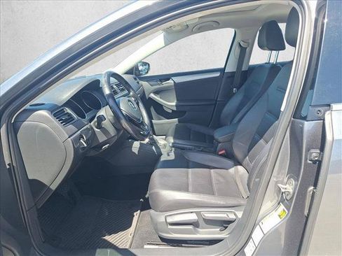 Used 2017 Volkswagen Jetta SE FWD image 13
