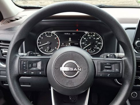 Used 2023 Nissan Rogue S AWD/4WD image 18