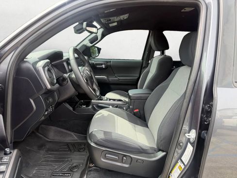 Used 2021 Toyota Tacoma TRD Off-Road w/ Technology Package image 11