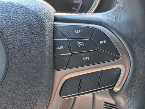 Used 2019 Jeep Grand Cherokee Altitude AWD/4WD image 12