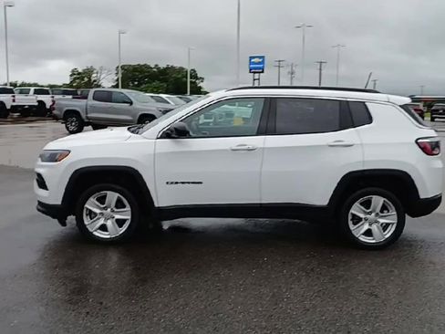 Used 2022 Jeep Compass Latitude w/ Sun and Sound Group AWD/4WD image 5