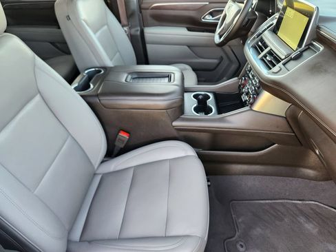 Used 2024 Chevrolet Suburban LT RWD image 14