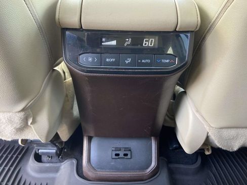 Used 2022 Toyota Highlander XLE FWD image 23