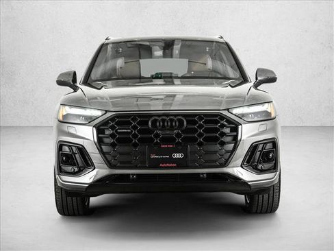 Used 2025 Audi Q5 Prestige w/ Prestige Package image 2