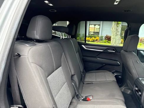 Used 2025 GMC Acadia Elevation FWD image 13