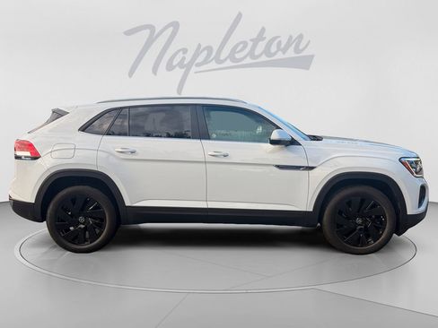 Used 2025 Volkswagen Atlas Cross Sport SE FWD image 7