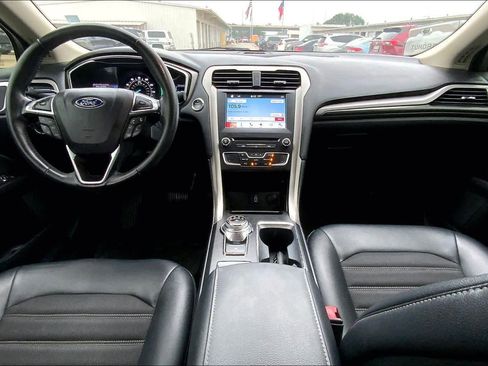 Used 2017 Ford Fusion SE w/ Equipment Group 201A FWD image 15