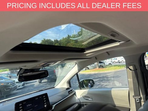 Used 2021 Toyota Sienna XLE FWD image 11