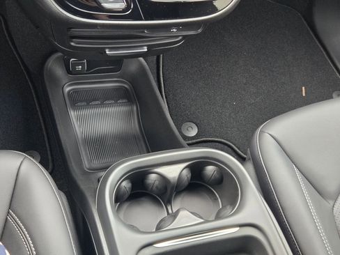 New 2027 Chrysler Pacifica Select FWD image 31