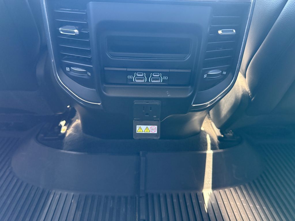 Used 2022 RAM 1500 Laramie AWD/4WD image 31