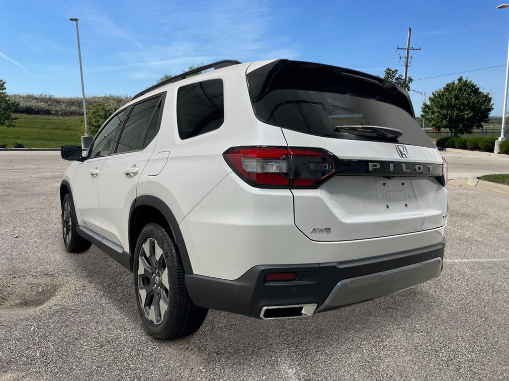 New 2026 Honda Pilot Touring image 4