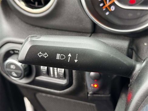 Used 2021 Jeep Gladiator Overland image 11