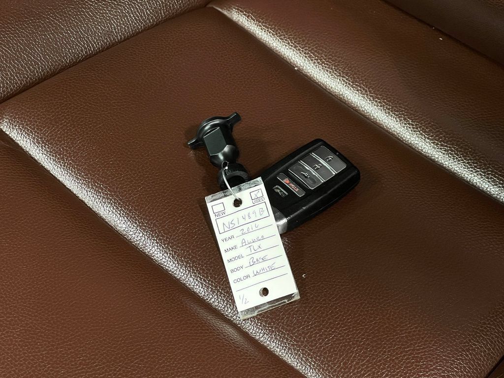 Used 2016 Acura TLX FWD image 38