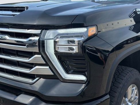 New 2026 Chevrolet Silverado 2500 High Country w/ High Country Premium Package AWD/4WD image 9