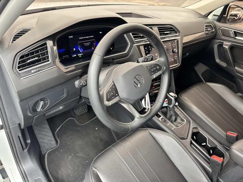 Used 2023 Volkswagen Tiguan SE FWD image 18