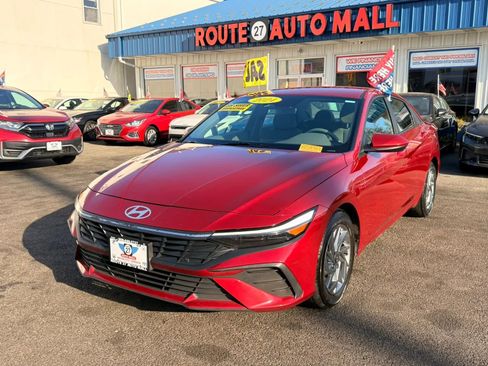 Used 2024 Hyundai Elantra SEL image 4