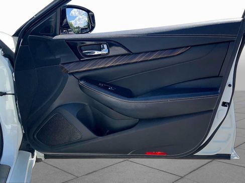 Used 2016 Nissan Maxima Platinum FWD image 23