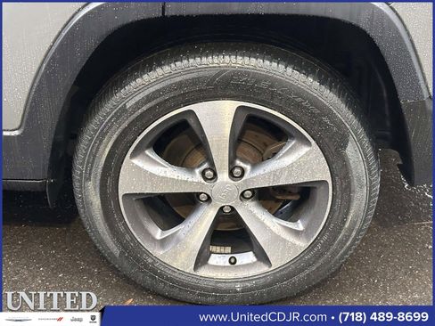 Used 2021 Jeep Cherokee Limited image 13