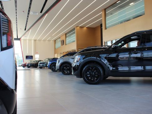 Certified 2024 Kia Carnival LX FWD image 12
