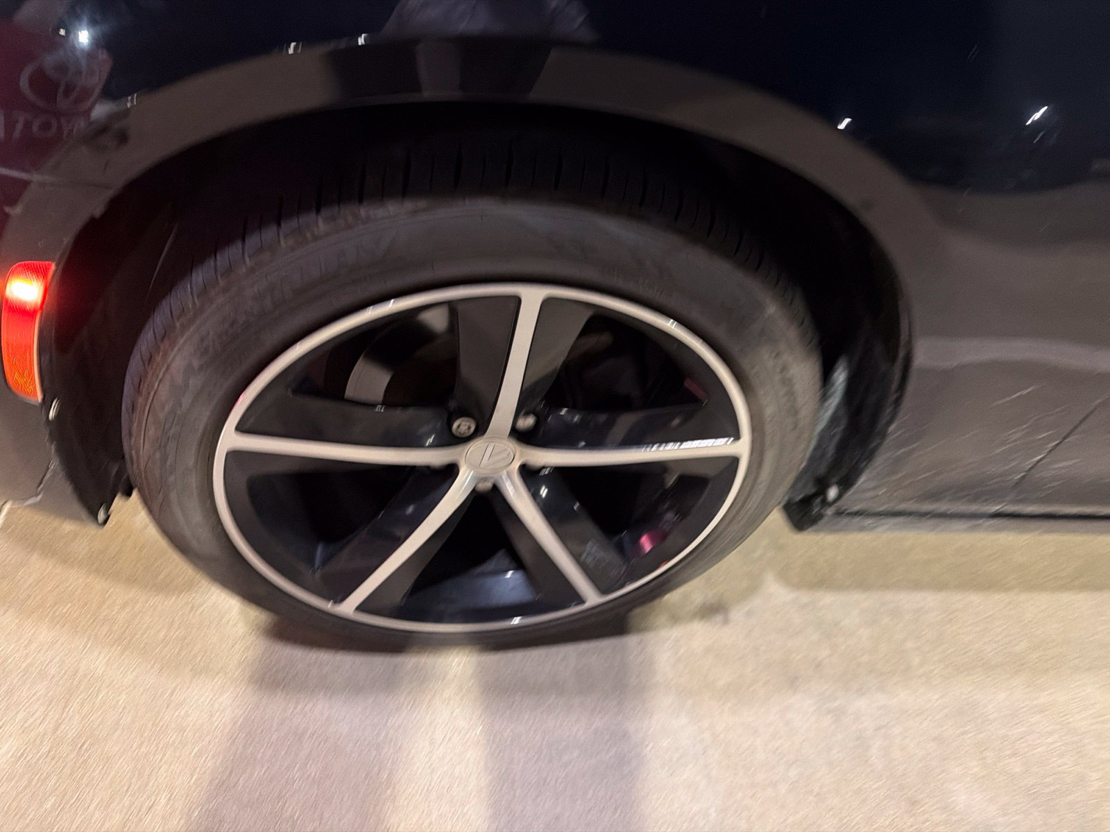 Used 2018 Chrysler 300 Touring L RWD image 2