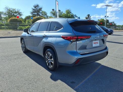 Used 2023 Toyota Highlander XLE FWD image 7