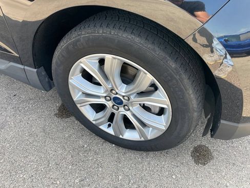Used 2021 Ford Edge Titanium AWD/4WD image 3