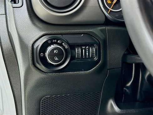 Used 2022 Jeep Gladiator Willys image 10