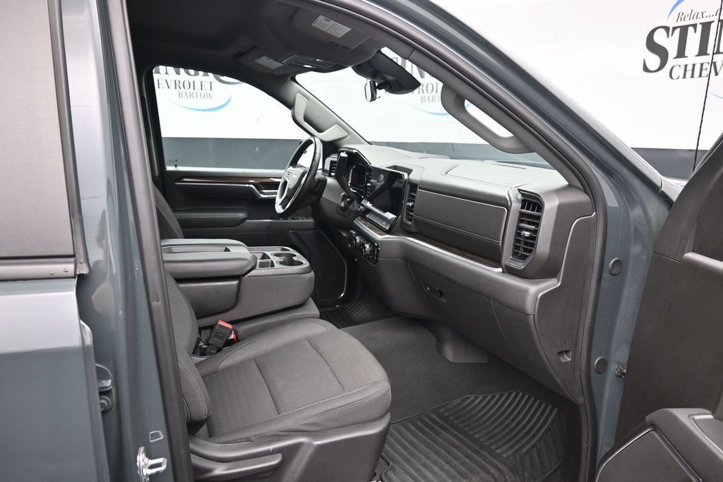 Used 2025 Chevrolet Silverado 1500 LT AWD/4WD image 12