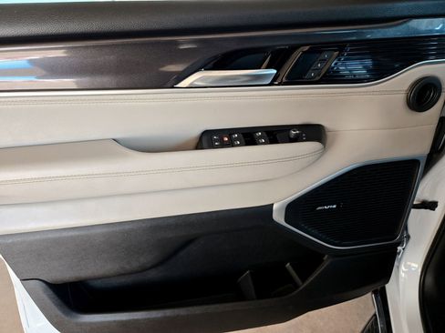 Used 2023 Jeep Wagoneer 2WD w/ Premium Group I image 30