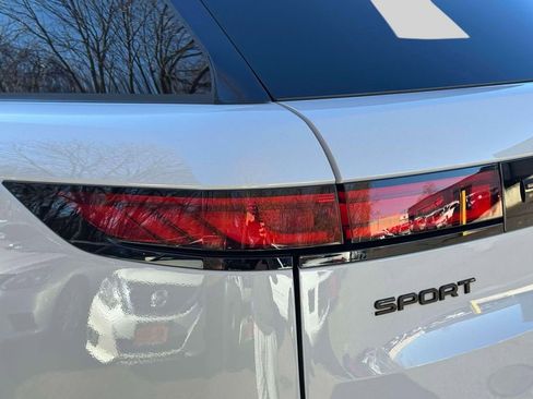 Used 2023 Land Rover Range Rover Sport SE Dynamic image 10
