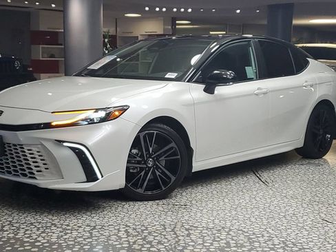 Used 2025 Toyota Camry XSE FWD image 34