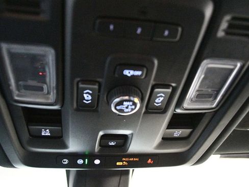 Used 2021 GMC Yukon Denali w/ Denali Premium Package image 70