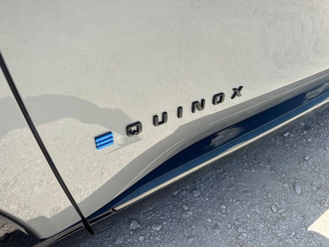 Used 2024 Chevrolet Equinox EV RS FWD image 12